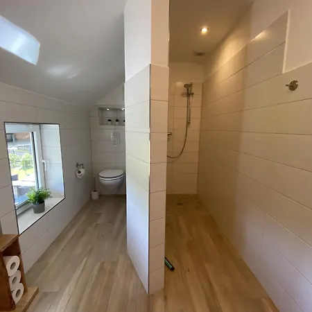 Gehlberg - 2 Separate Wohneinheiten Vakantiehuis Suhl